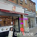 1- Bedroom Flat In London, Sleeps 4, Good Transport Link