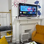 Luxury Studio In Victoria, 7 Minutes Walk To Victoria Station, Room 6