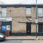 Modern Cosy Corner Flat 3 Bed And Loft Sleep 7 People
