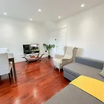Charming 2-Bedroom Flat With Private Balcony Near Islington Station, Canonbury