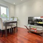 Charming 2-Bedroom Flat With Private Balcony Near Islington Station, Canonbury