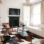 A Modern Luxury Studio