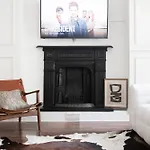 A Modern Luxury Studio