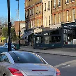 Comfortable Room In A Luxurious Apt With Parking In Blackheath