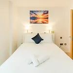 Modern 3-Bed Flat In Bermondsey Spa