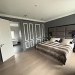 Luxury 4 Bedrooms 5 Baths 2 Receptions Family House With Garden Chelsea