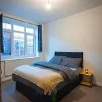 Urban Luxe Stays - Purbrook Bridge