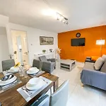 Beautiful 2 Large Bedroom House In London Zone 2