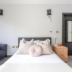 Embankment House