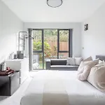Embankment House