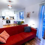 2 Bed Shoreditch Home With Parking
