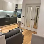 Apartment-Sleeps3-Hottub-Patio