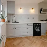 Wembley London Lovely 6 Bed House Sleeps Up To 14
