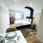 London South Charming Ensuite Look Like Hotel Designer Room