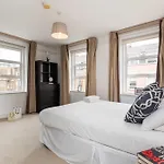 Picton 2Br Apartment - Prime Location & Comfort