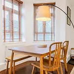 Lovely 3Br Flat W Parking, 10Min Homerton Station