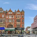 Vibrant Kensington Street