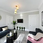 Hyde Park Mansion Apartment