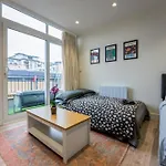 Modern Studio Flat With Balcony In Heart Of London