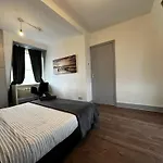 Mileend 4 Large Master Bedroom