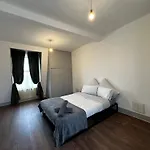 Mileend 4 Large Master Bedroom
