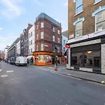 Chic Soho Studio Stylish Stay In The Heart Of London! 4