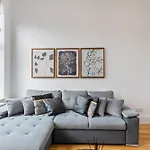 Tranquil City Apartment In London