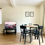 Spacious 2 Bed Flat Grade 2 Art Deco Building