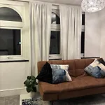 Newly Renovated Modern Studio Apartment In West Kensington