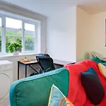 Spacious 2-Bed Apartment Family With Pets Welcome