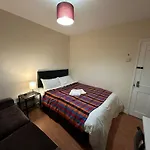 Beautiful 1 Private Bedroom In A Shared 3-Bedroom Apartment Minutes Walk From Bethnal Green