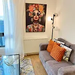 Spacious One Bedroom Flat Opposite Station