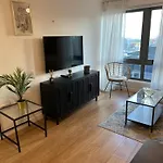 Spacious One Bedroom Flat Opposite Station