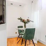Stylish 1Br Flat In Chelsea, 8 Min Tube