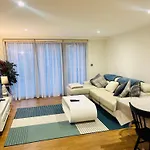Modern 2 Bed 2 Bath Apartment With Outdoor Space Hyde Park