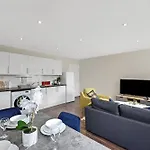 Lovely Family Flat With Excellent Transport Links