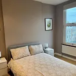 Luxury 2 Bed Flat Kings Road, Fulham