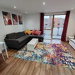 London Apartment With Wembley View