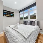 London Bridge Luxury By Sol Haven