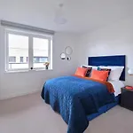 Skylight 1-Bed Apartment Near London Bridge & Tower Bridge - Excellent Transport Links