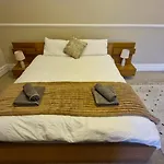 Charming Flat In Wimbledon