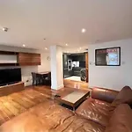 Luxury Apartment Riverside