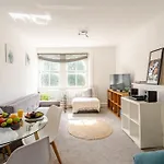 Luxury Family Apt In Bayswater