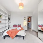 Lovely Split Level 2 Bedroom Flat In Nw London