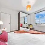 Lovely Split Level 2 Bedroom Flat In Nw London