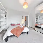 Lovely Split Level 2 Bedroom Flat In Nw London
