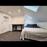 Room In E17 Close To Woodstreet Station