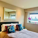 Stunning 2 Bed River View Van Gogh Experience