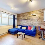 Spacious & Comfortable 2Br Apt Close To Stratford
