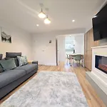 Stylish 2 Bedroom In North Finchley
